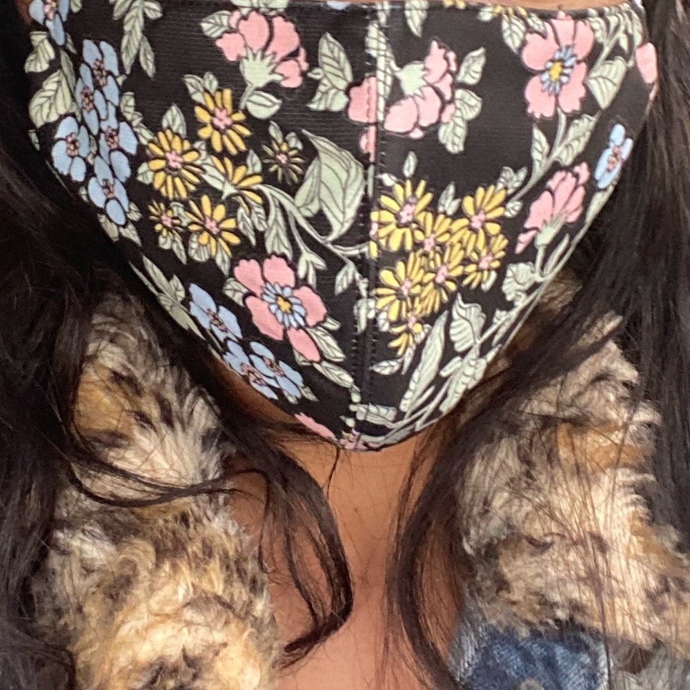 🌸 Tory Burch mask